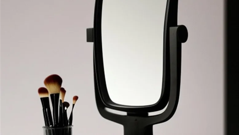 Jak znaleźć najlepsze lustro do makijażu